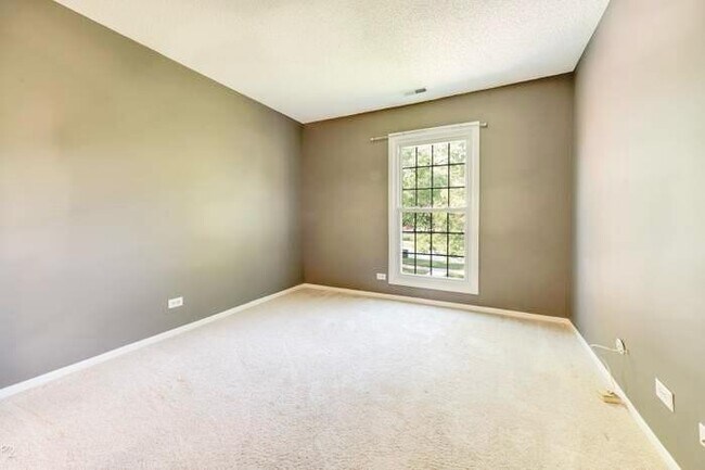Building Photo - 5S565 Paxton Dr