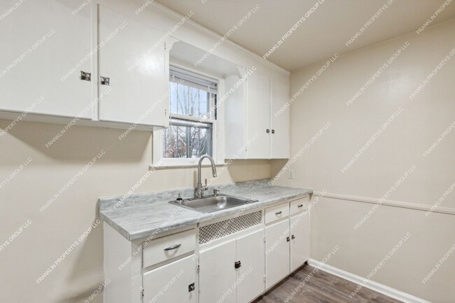 Building Photo - Newly Renovated 2-Bedroom Rental in Detroi...