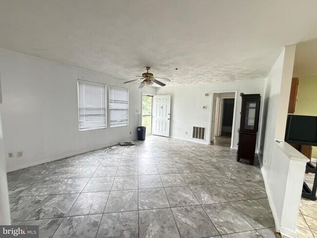 Building Photo - 1223 Chillum Rd