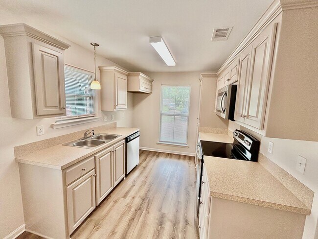 Building Photo - Beautiful New Construction Home in St. Gab...