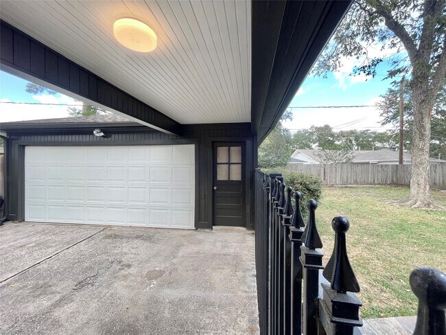 Building Photo - 6210 Queensloch Dr