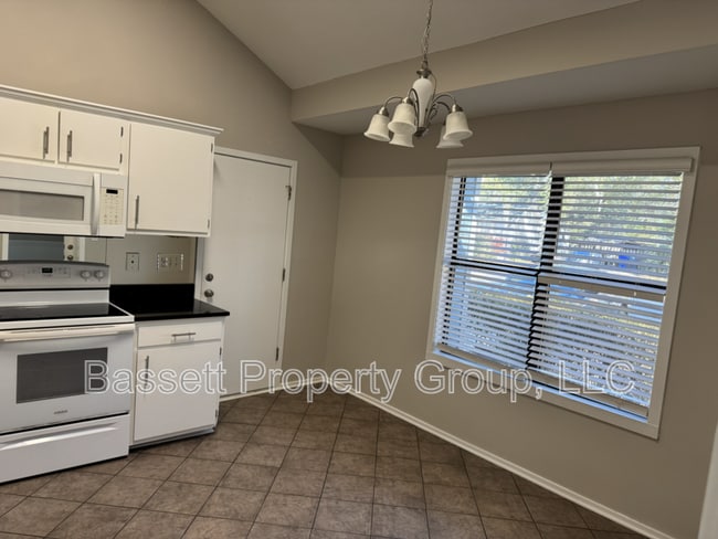 Building Photo - 1739 River Front Dr