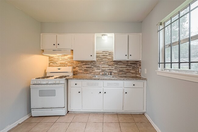 Building Photo - 9302 Fairland Dr