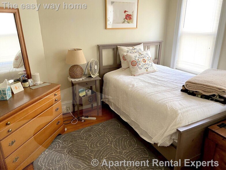 Building Photo - 41 Bay State Ave