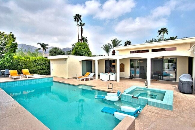 Primary Photo - 72771 Skyward Way