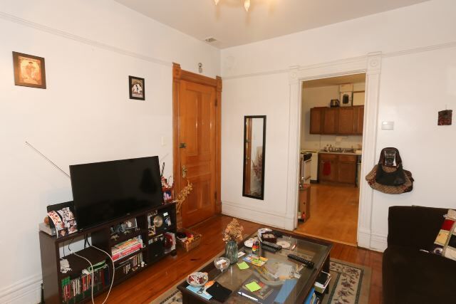 Building Photo - 1435 N Bosworth Ave