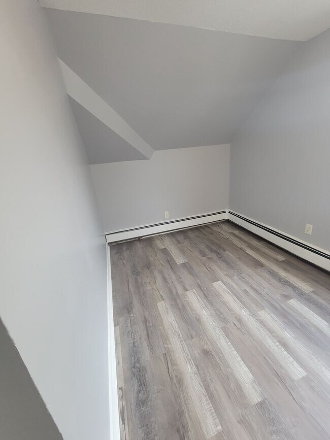 Building Photo - 29 Webster St