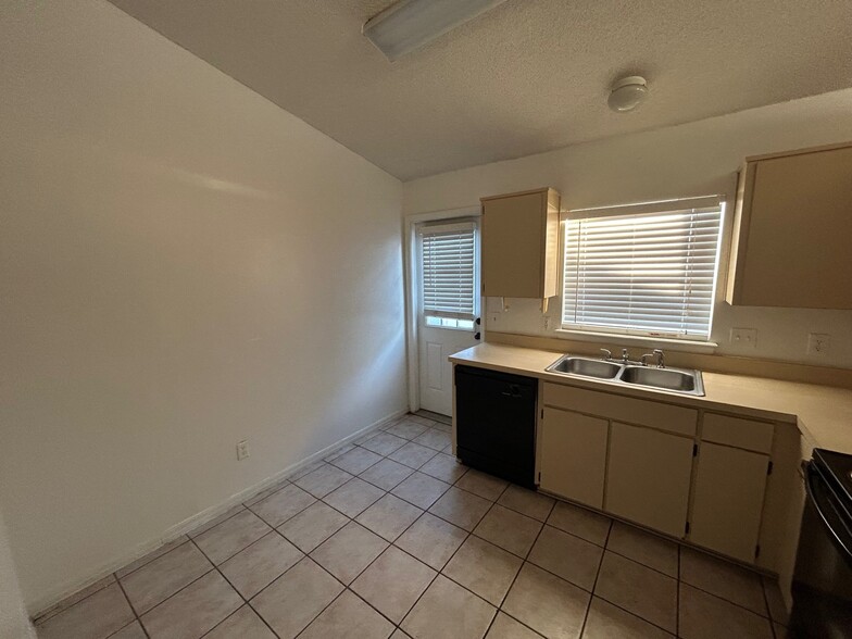 Building Photo - 306 San Gabriel St