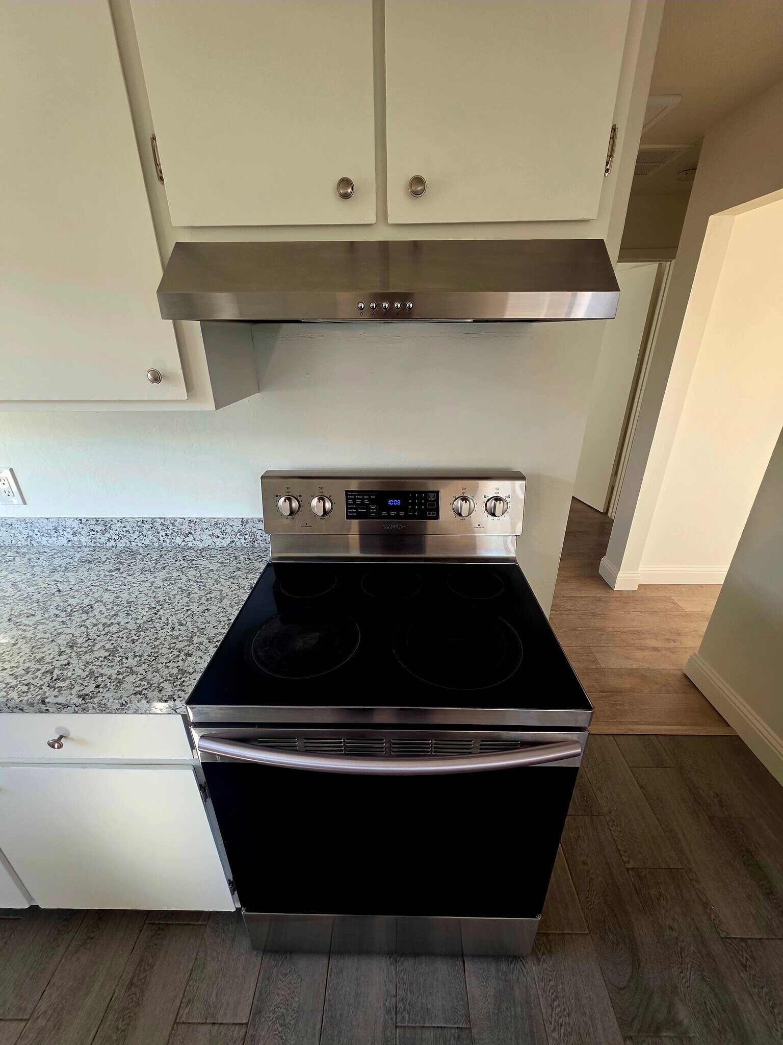 Building Photo - 327 N Lincoln Ave