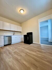 Building Photo - 104 Linwood Ave