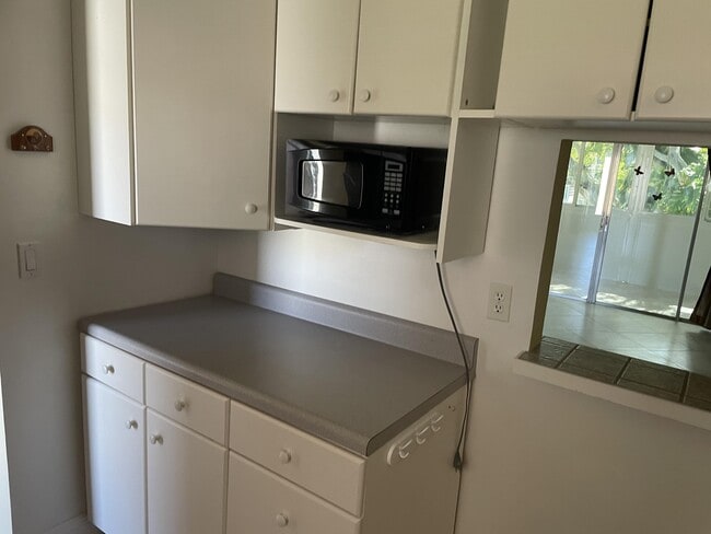 Building Photo - 705 Lori Dr