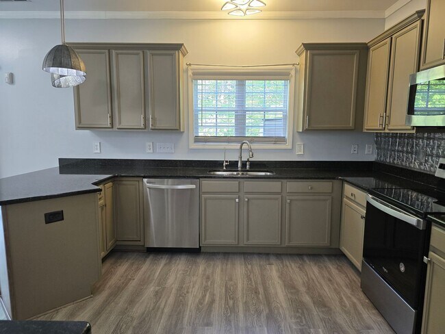 Building Photo - New Listing!!!