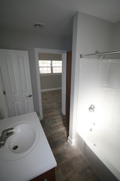 Building Photo - 722 16th St