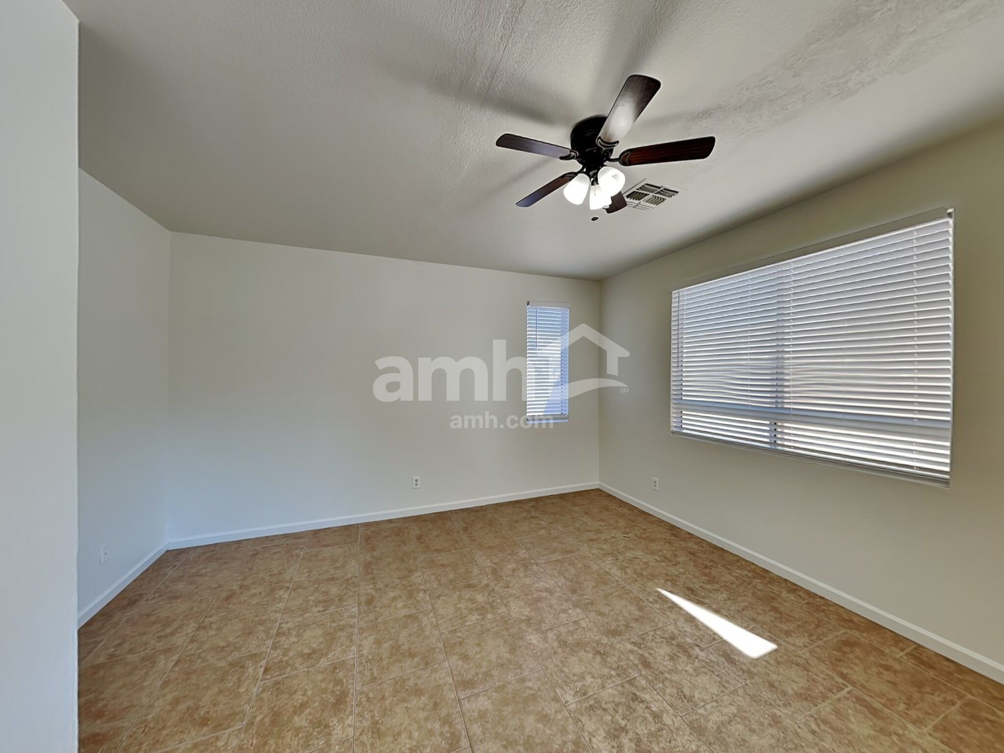 Building Photo - 1151 E Bosi St