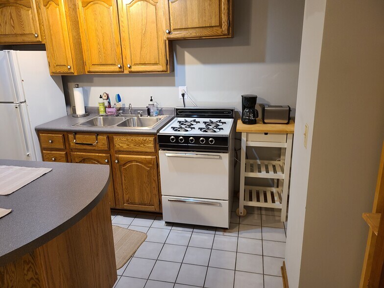Kitchen - 1907 DuPont Ave S