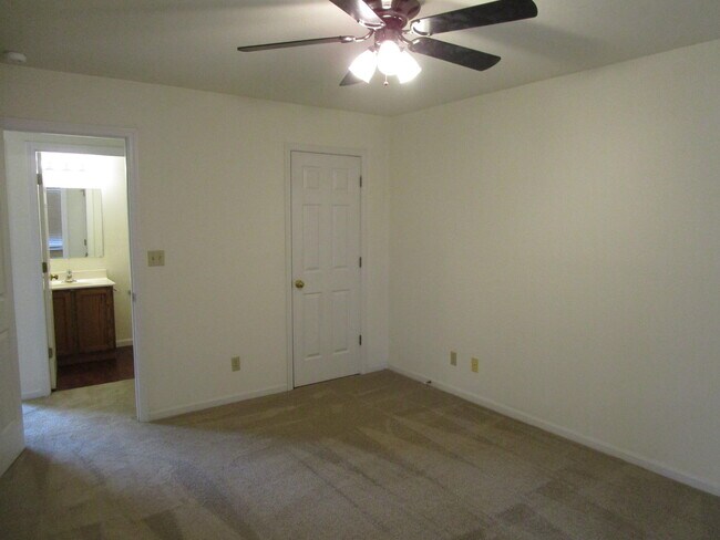 Building Photo - 2406 Calder Ct
