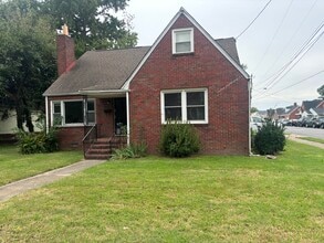 Building Photo - 915 Mapole Ave