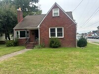 Building Photo - 915 Mapole Ave