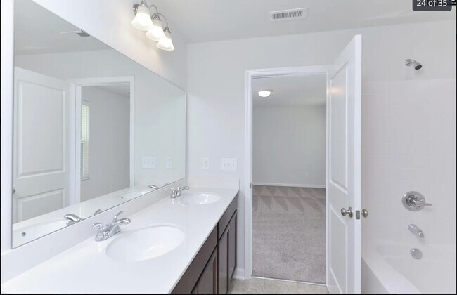 Building Photo - 426 Ganton Ct