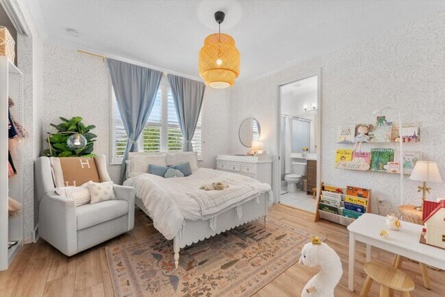 Building Photo - 15398 Sandy Beach Terrace