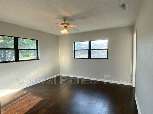 Building Photo - 1612 E 33rd Ave