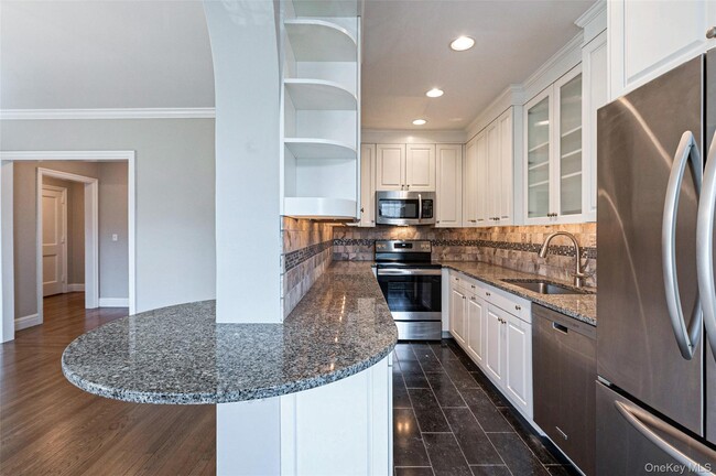 Building Photo - 26 East Pkwy