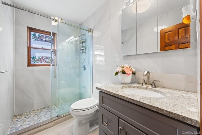 Building Photo - 45-76-76 Browvale Ln