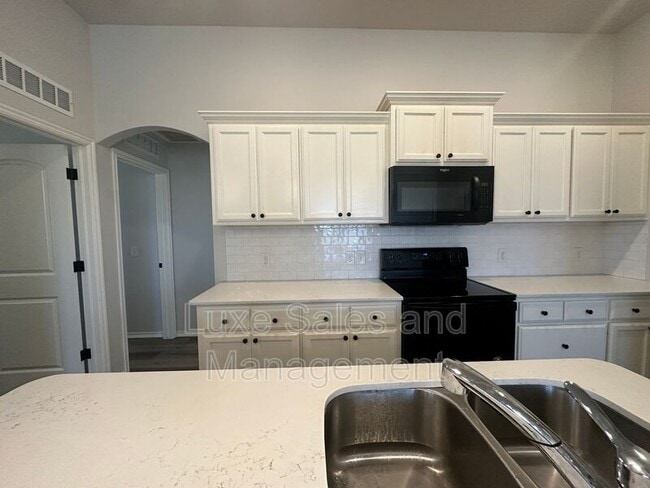 Building Photo - 15749 Potomac Dr