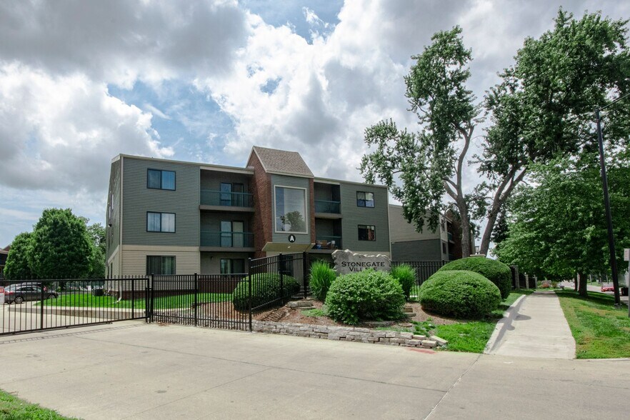 Building Photo - Stonegate Village by Royse + Brinkmeyer