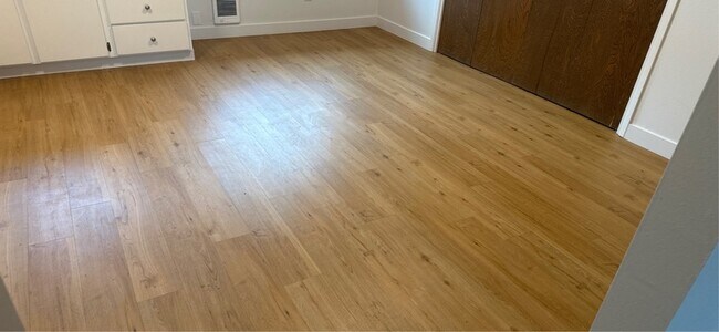 Building Photo - 750 N Main St