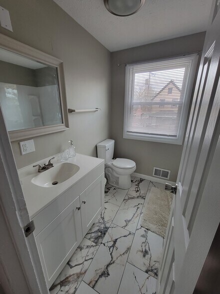 Building Photo - 257 Hague St