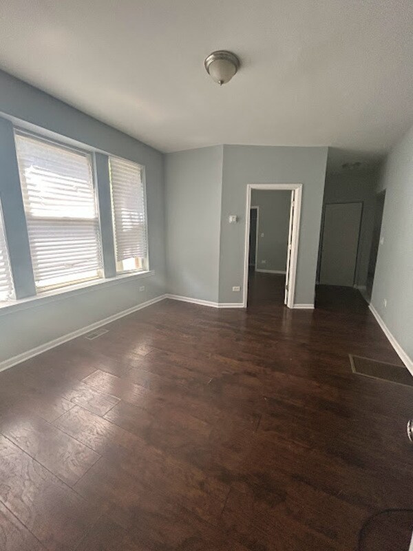 Building Photo - 1006 W 77th St