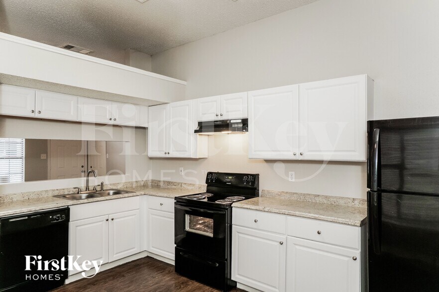 Building Photo - 5934 Burning Sunrise Dr