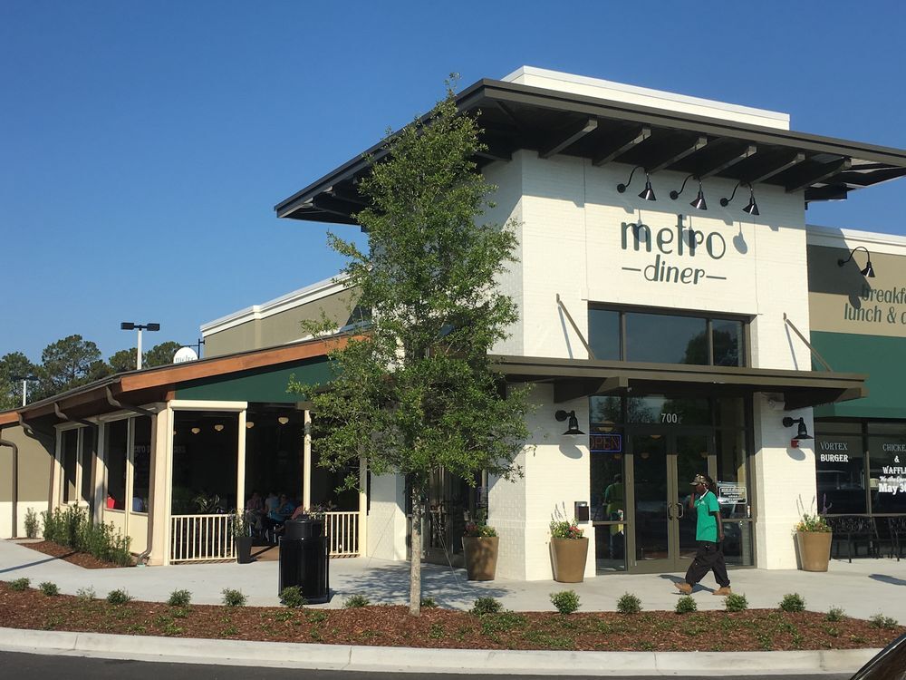 Short walk to Metro Diner - 695 A1A North