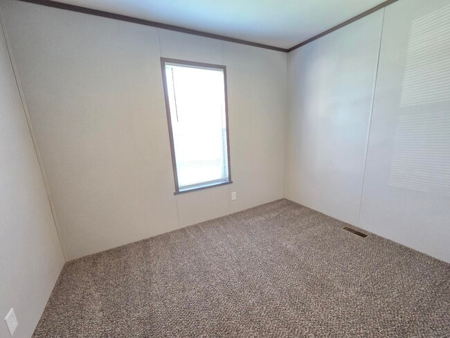 Building Photo - 299 Tamarack