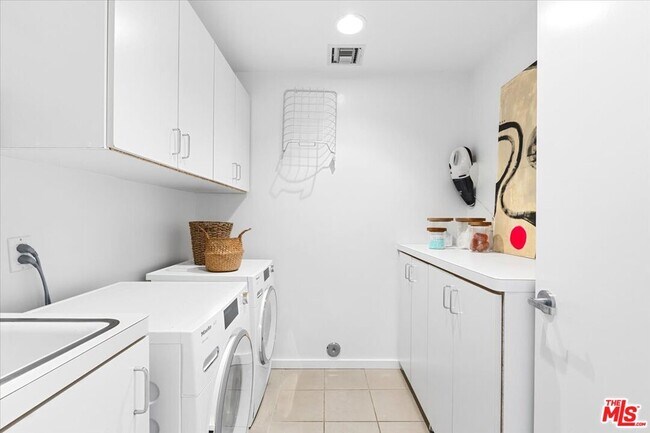 Building Photo - 211 S Valley St