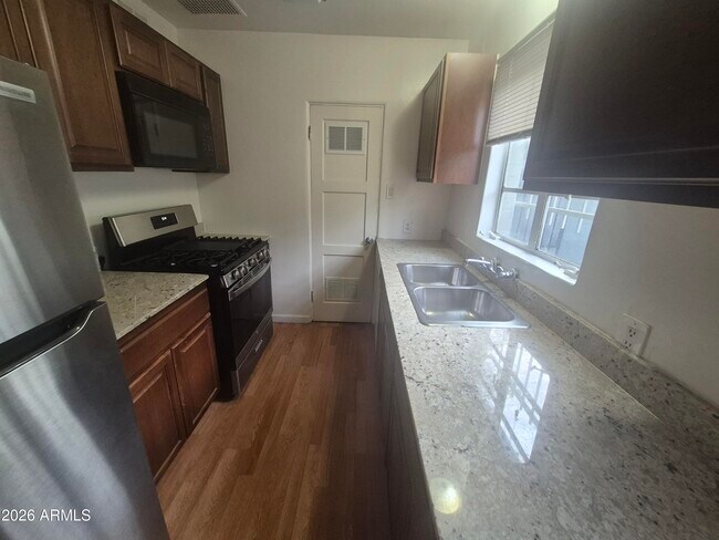 Building Photo - 602 E San Juan Ave