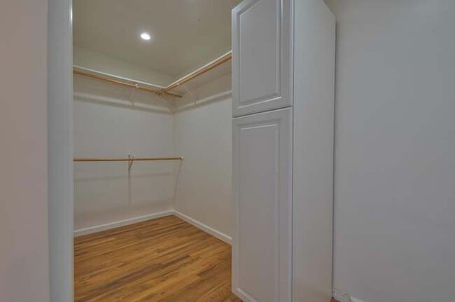 Building Photo - 1209 Darwin St