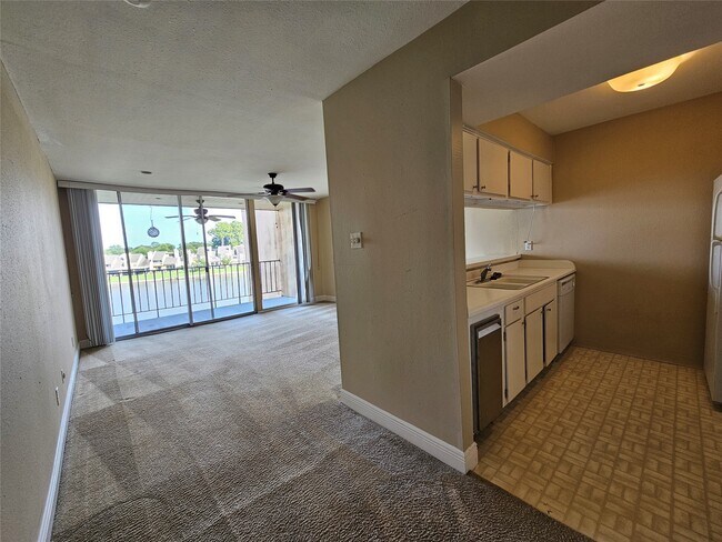 Building Photo - 12600 Melville Dr