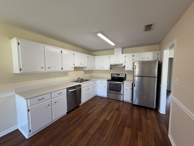 Building Photo - 920 Malibu Dr
