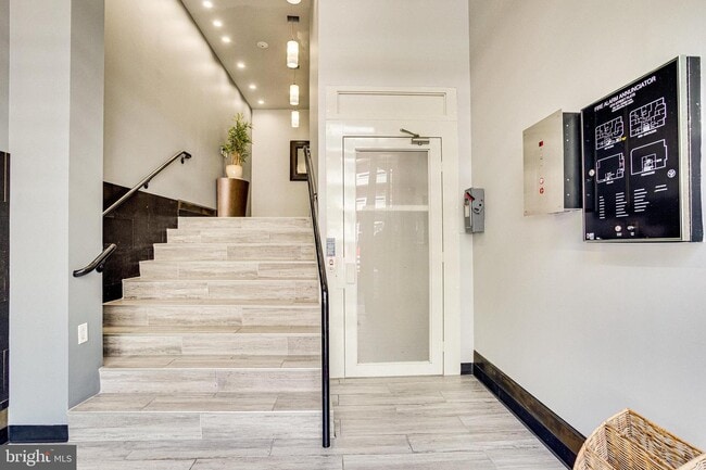 Building Photo - 809 6th St NW