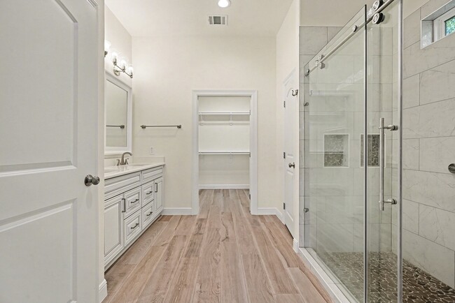 Building Photo - 3633 E Meadow Ln