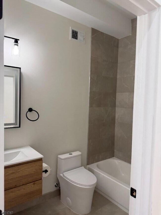 Building Photo - 12 Nelson Pl