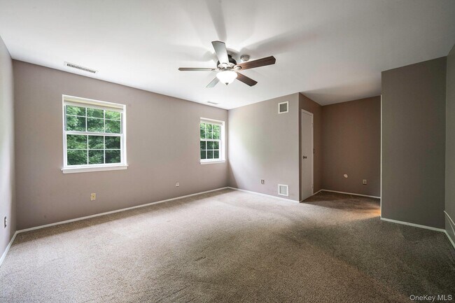 Building Photo - 908 Sara Cir