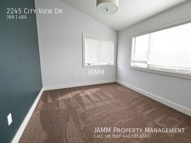 Building Photo - 2245 City View Dr