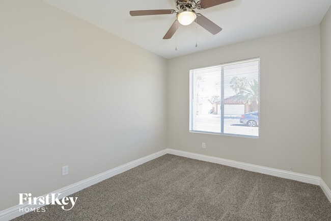 Building Photo - 1230 S Briar
