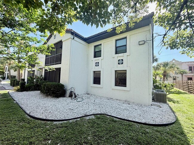 Building Photo - 631 N Orange Ave