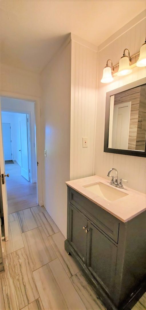 Building Photo - 3 Bed 1.5 Bath 2 car garage in Nichol's Hills Addition NW OKC