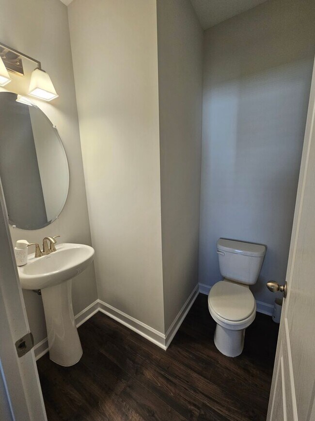 Building Photo - Like New Home featuring 4 Bedrooms, a Loft, and a fully fenced Yard!