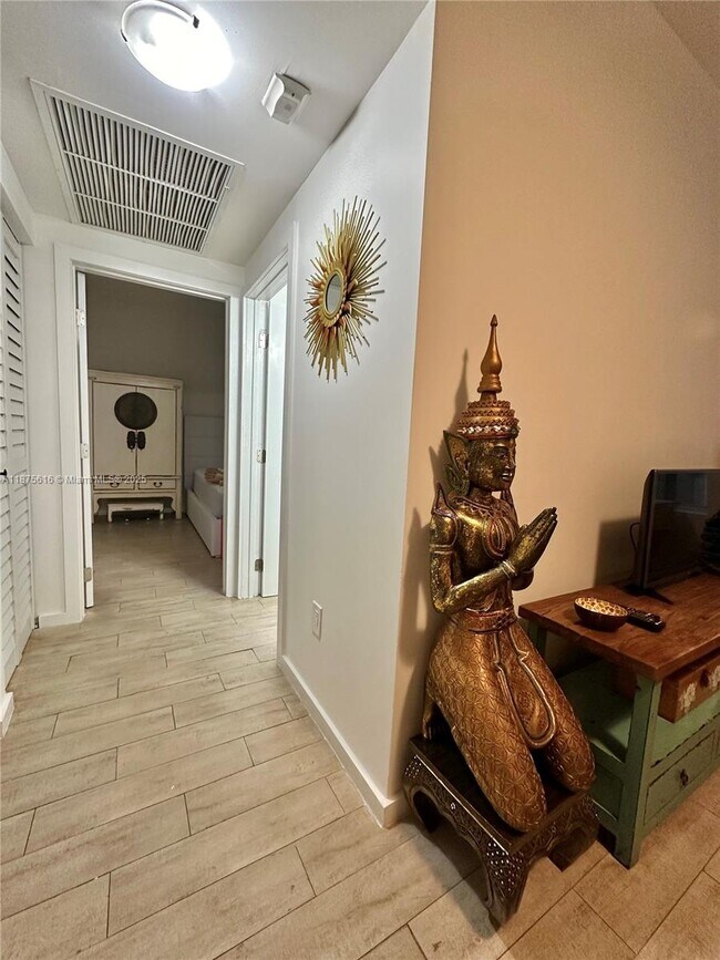 Primary Photo - 1611 Meridian Ave